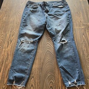 Raw hem skinny jeans